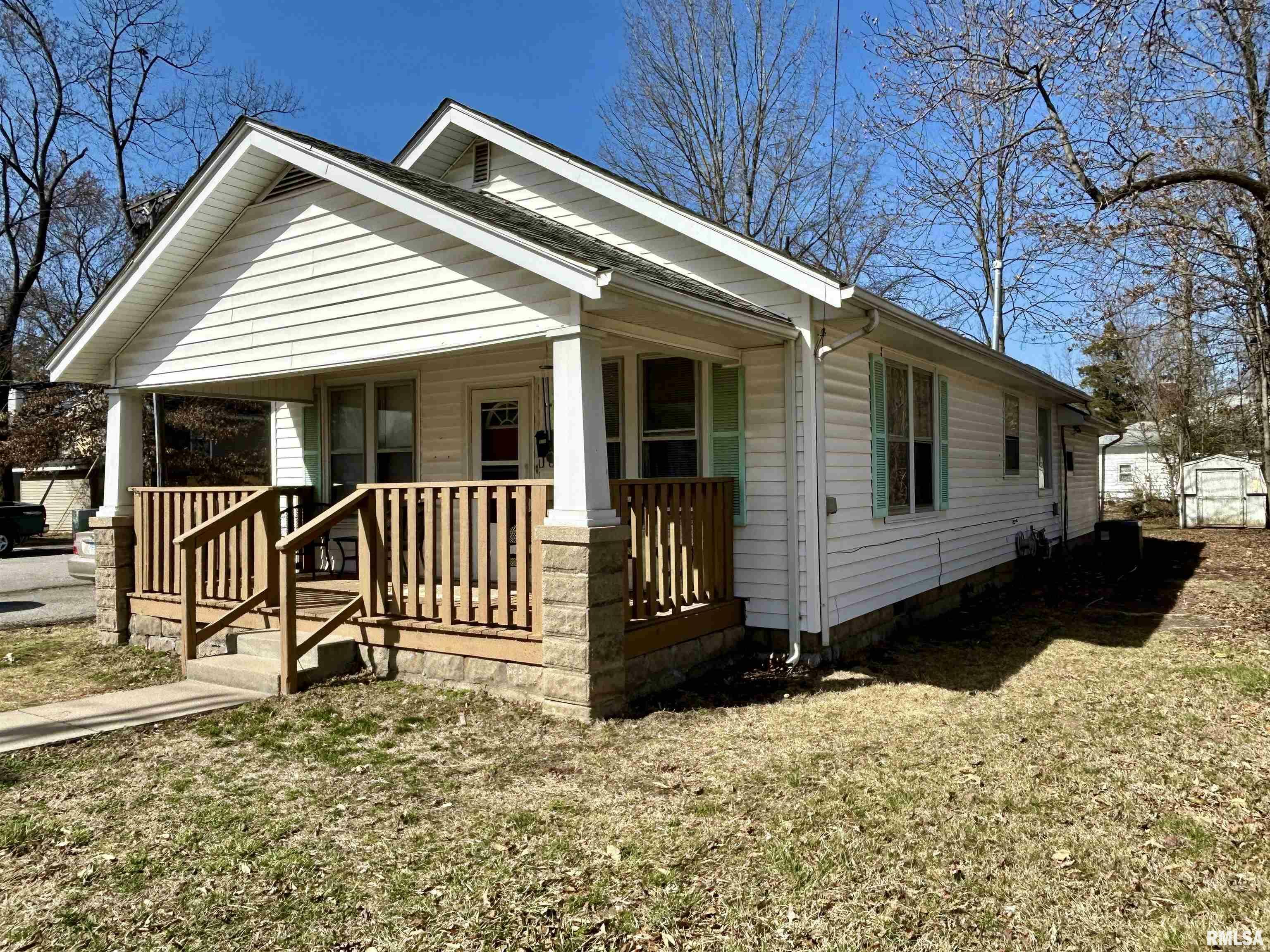 Property Photo: 912 W Mill Street IL 62901