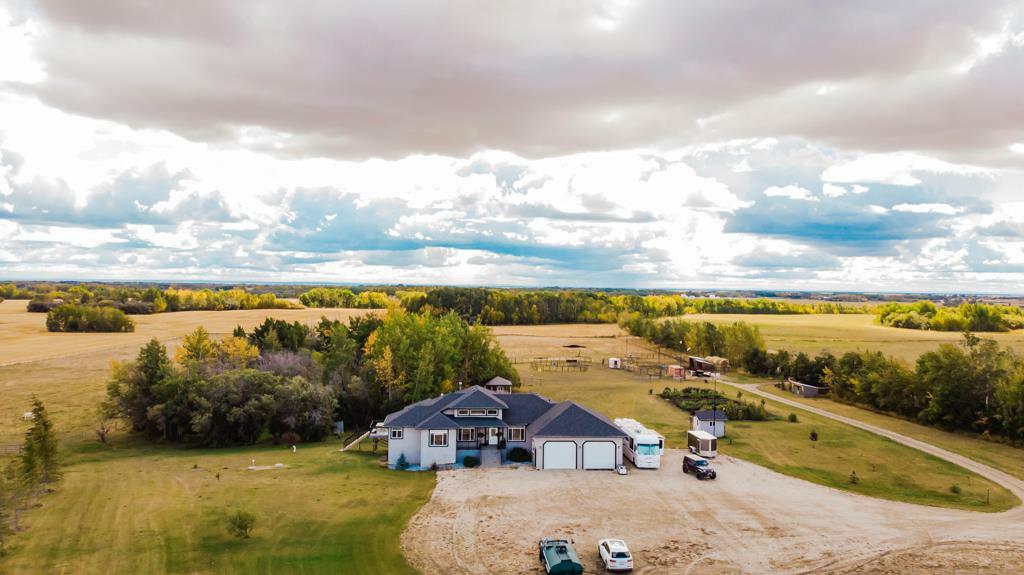 Property Photo:  33039 Twp Rd 725  AB T8V 3A1 