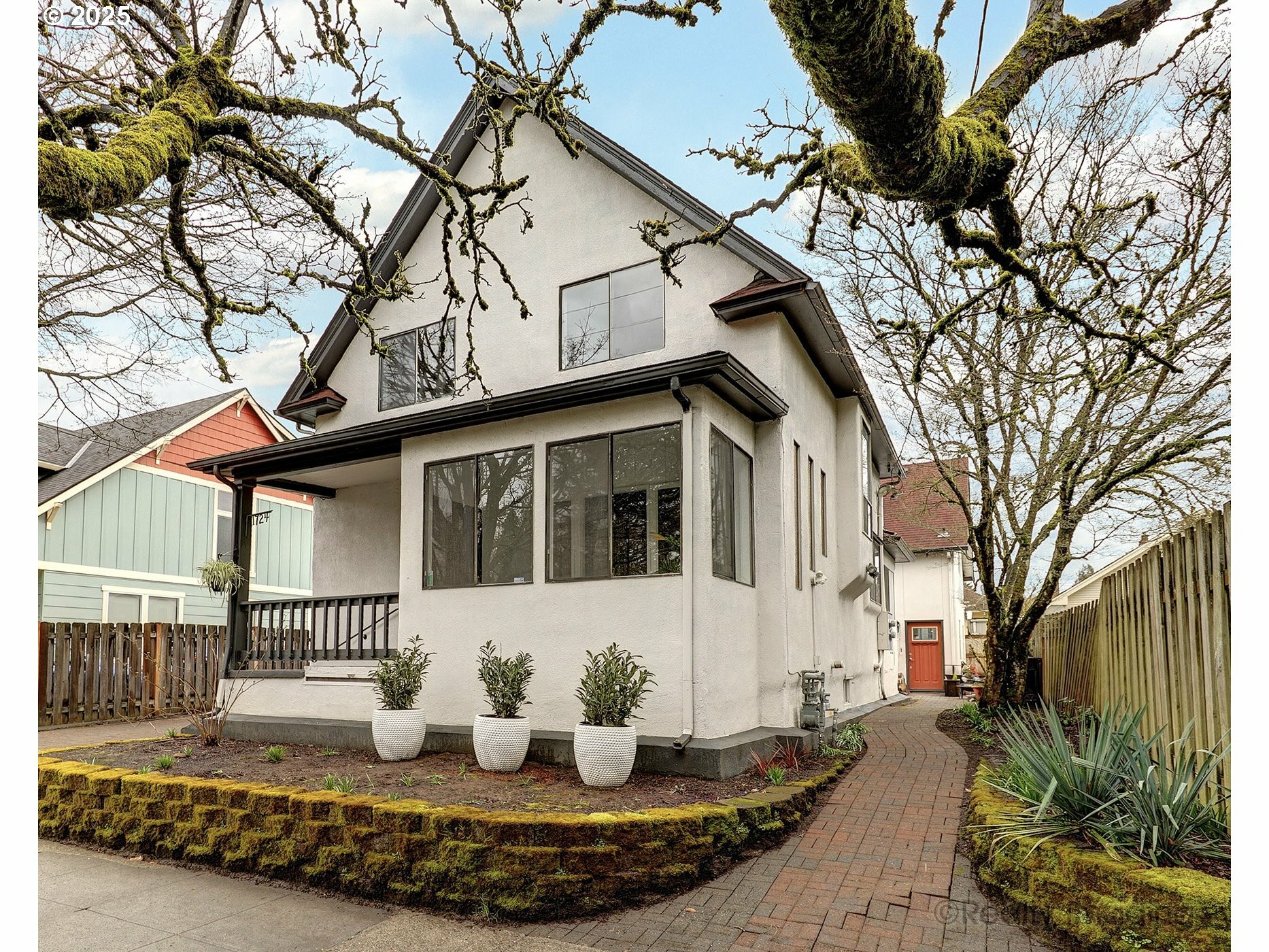 Property Photo: 1724 SE 40th Ave OR 97214