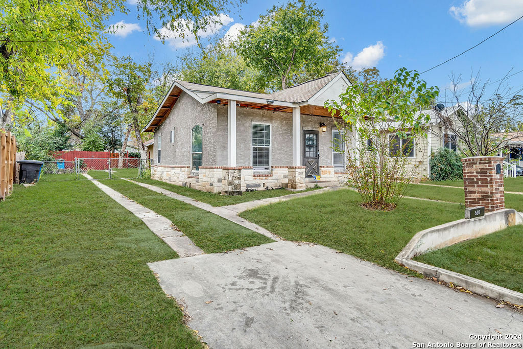 Property Photo:  830 Canton  TX 78202 