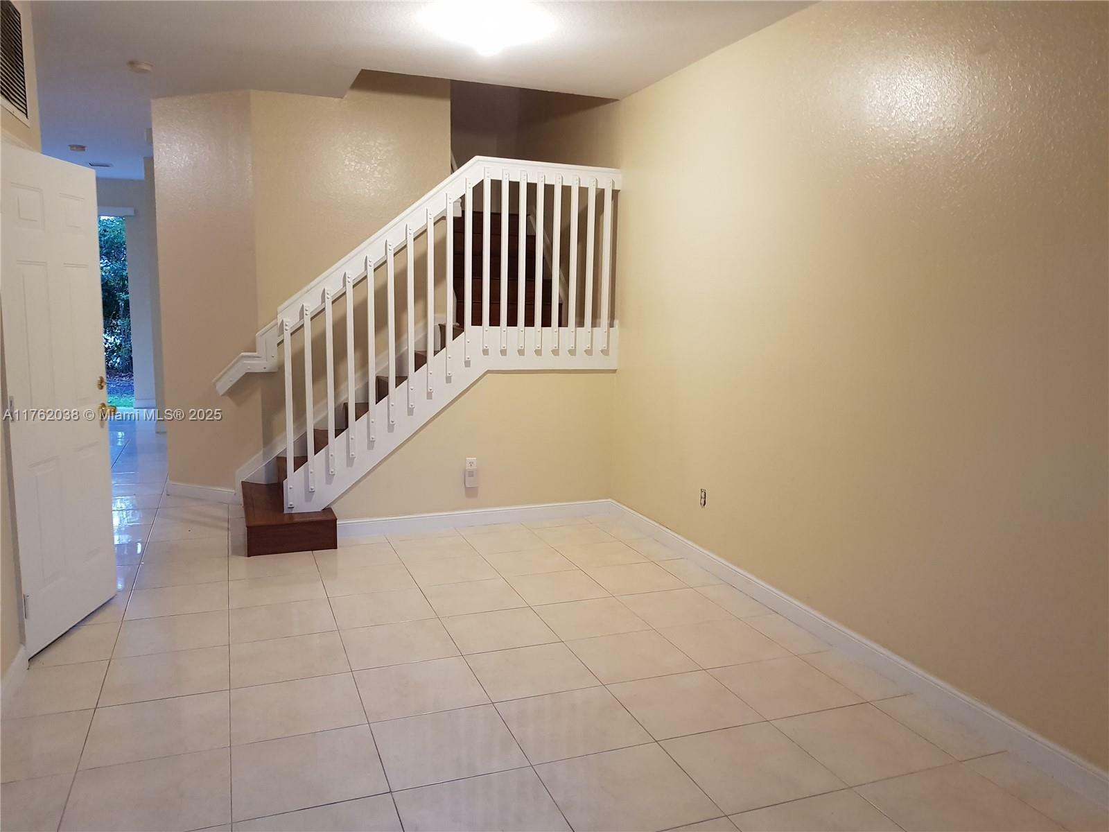 Property Photo:  472 NE 21st Ave  FL 33033 