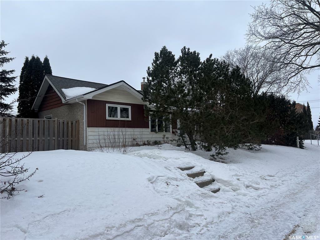Property Photo: 565 15th Street W SK S6V 3R3