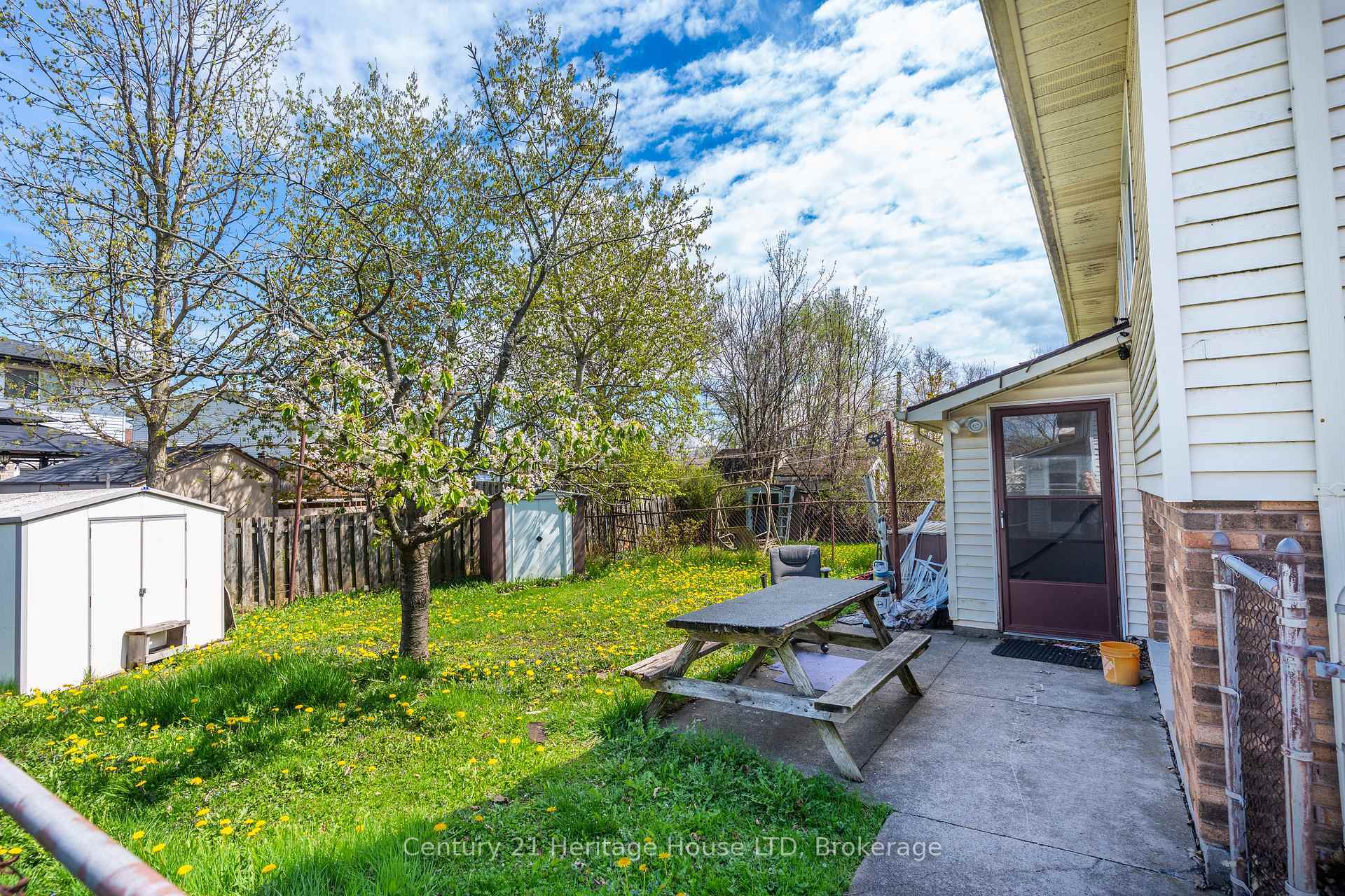 Photo de la propriété: 414 First Avenue ON L3C 5Z1