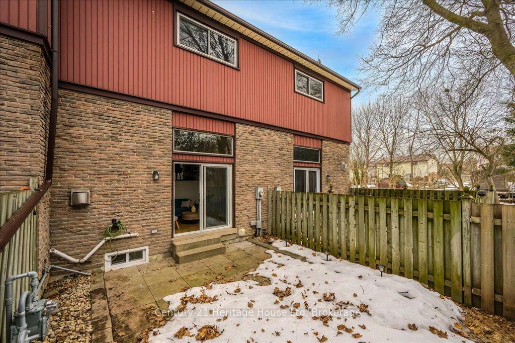 Photo de la propriété:  2 Worton Avenue 10  ON N1H 7C5 