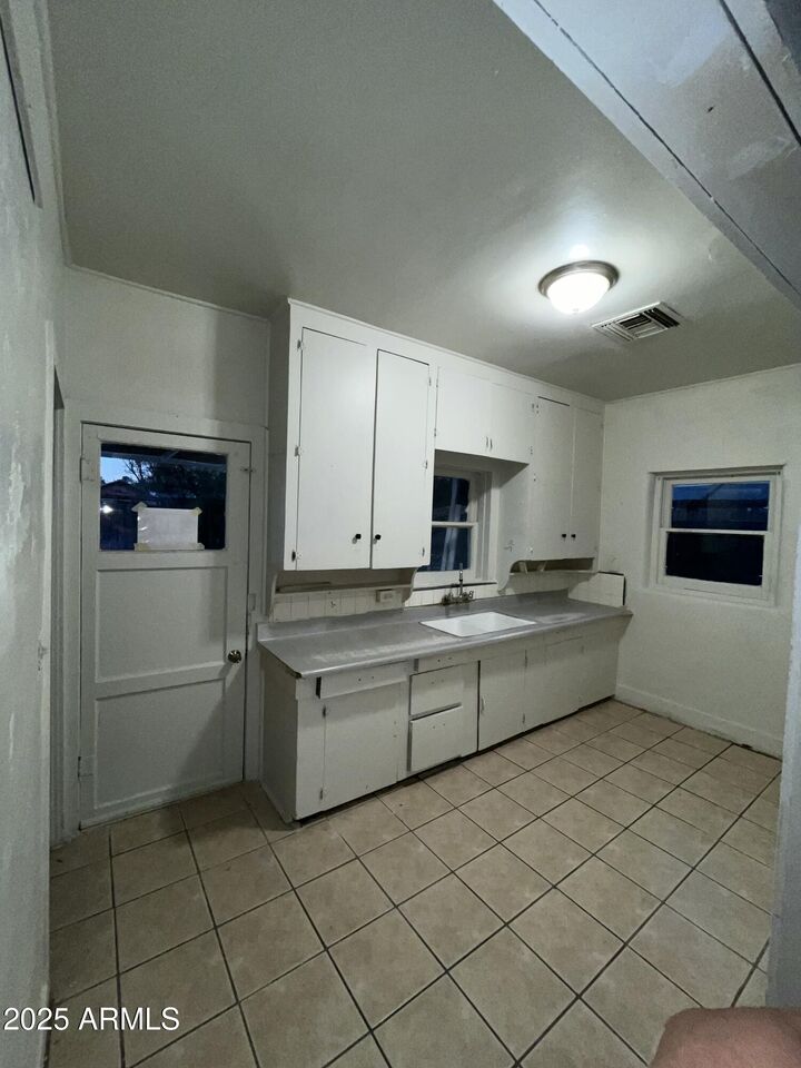 Property Photo: 110 W Washington Avenue AZ 85233