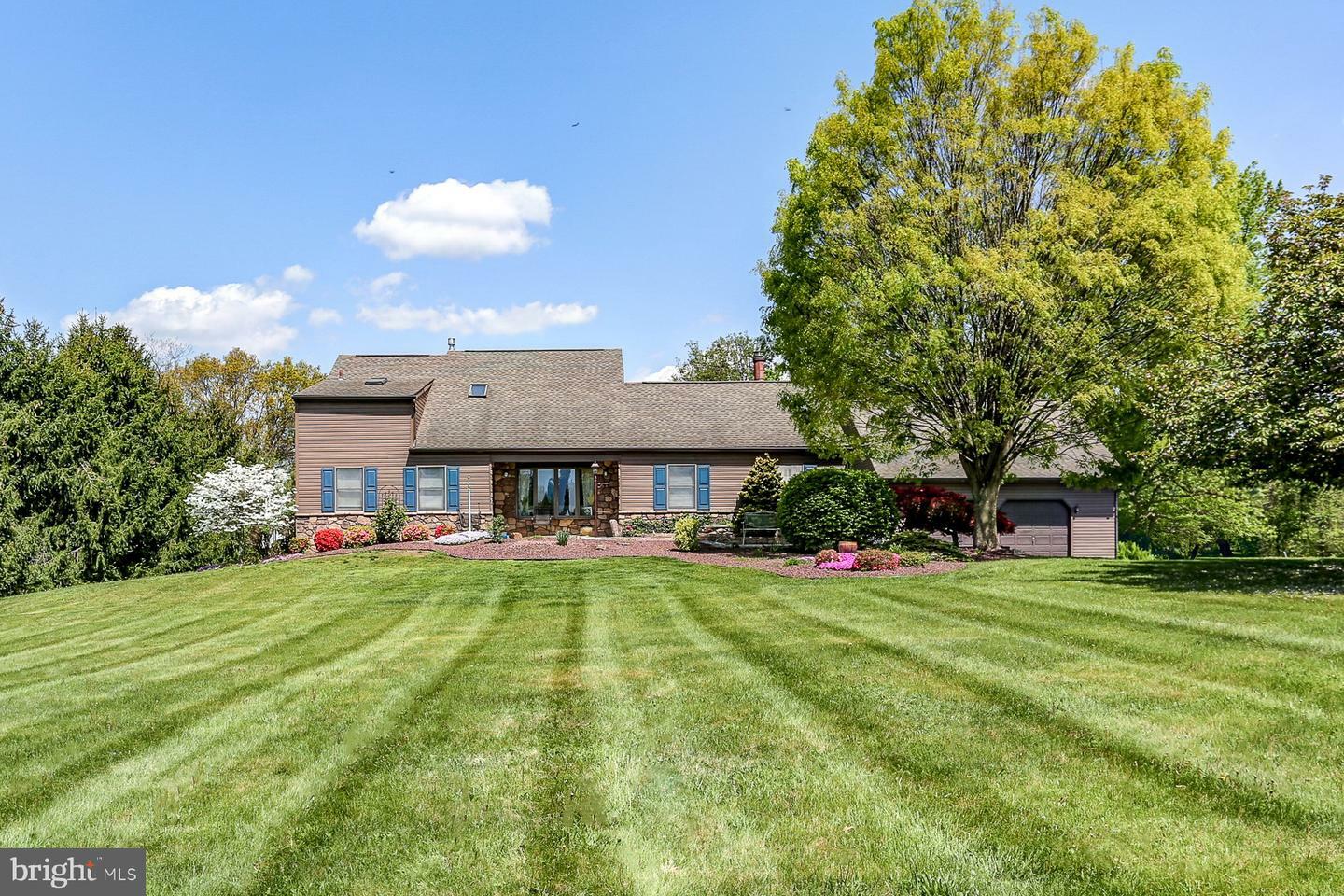1816 Hunter Drive  Mechanicsburg PA 17050 photo