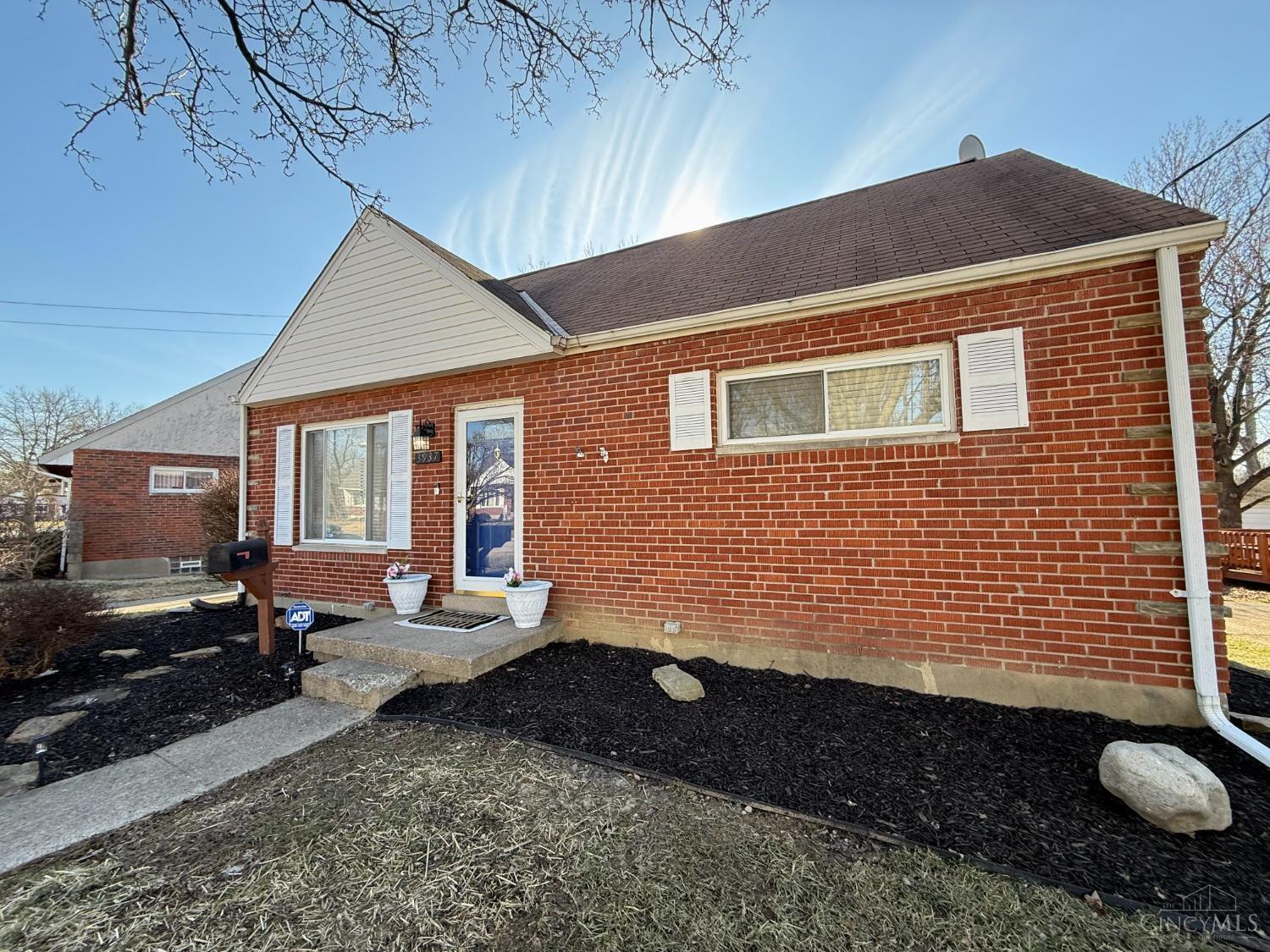 Property Photo: 3937 Hemphill Way OH 45236