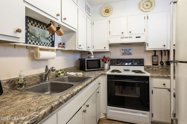 Property Photo:  2727 N Atlantic Avenue 109  FL 32118 