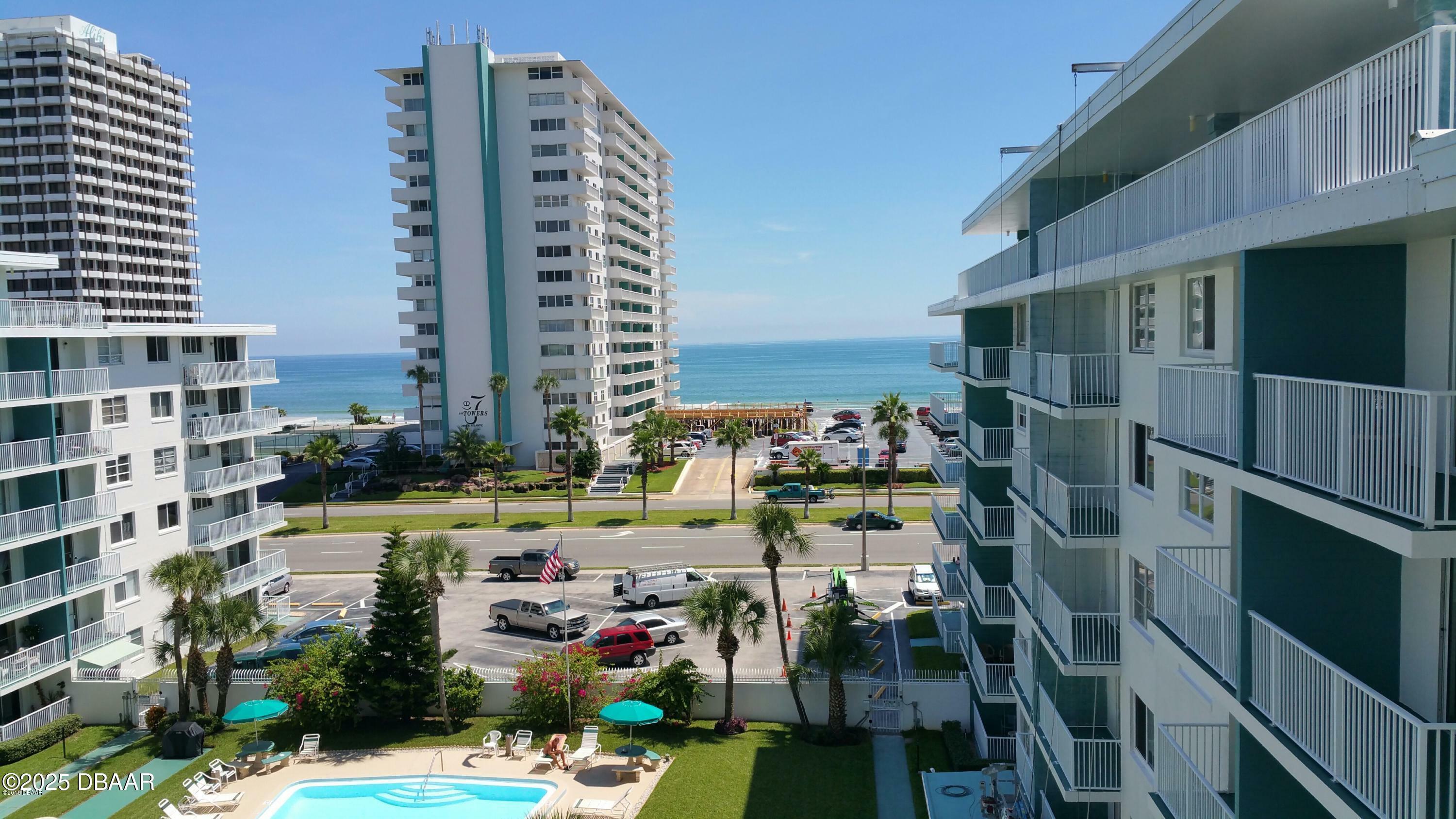 Property Photo: 2727 N Atlantic Avenue FL 32118