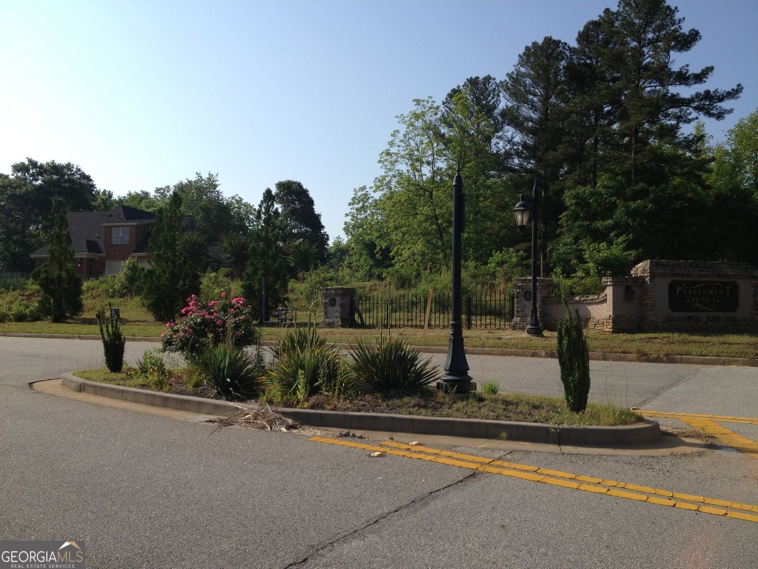 Property Photo:  1002 Queens Bridge Way  GA 30223 