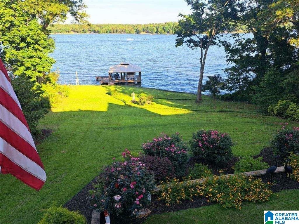 Property Photo: 620 River Oaks Drive AL 35128
