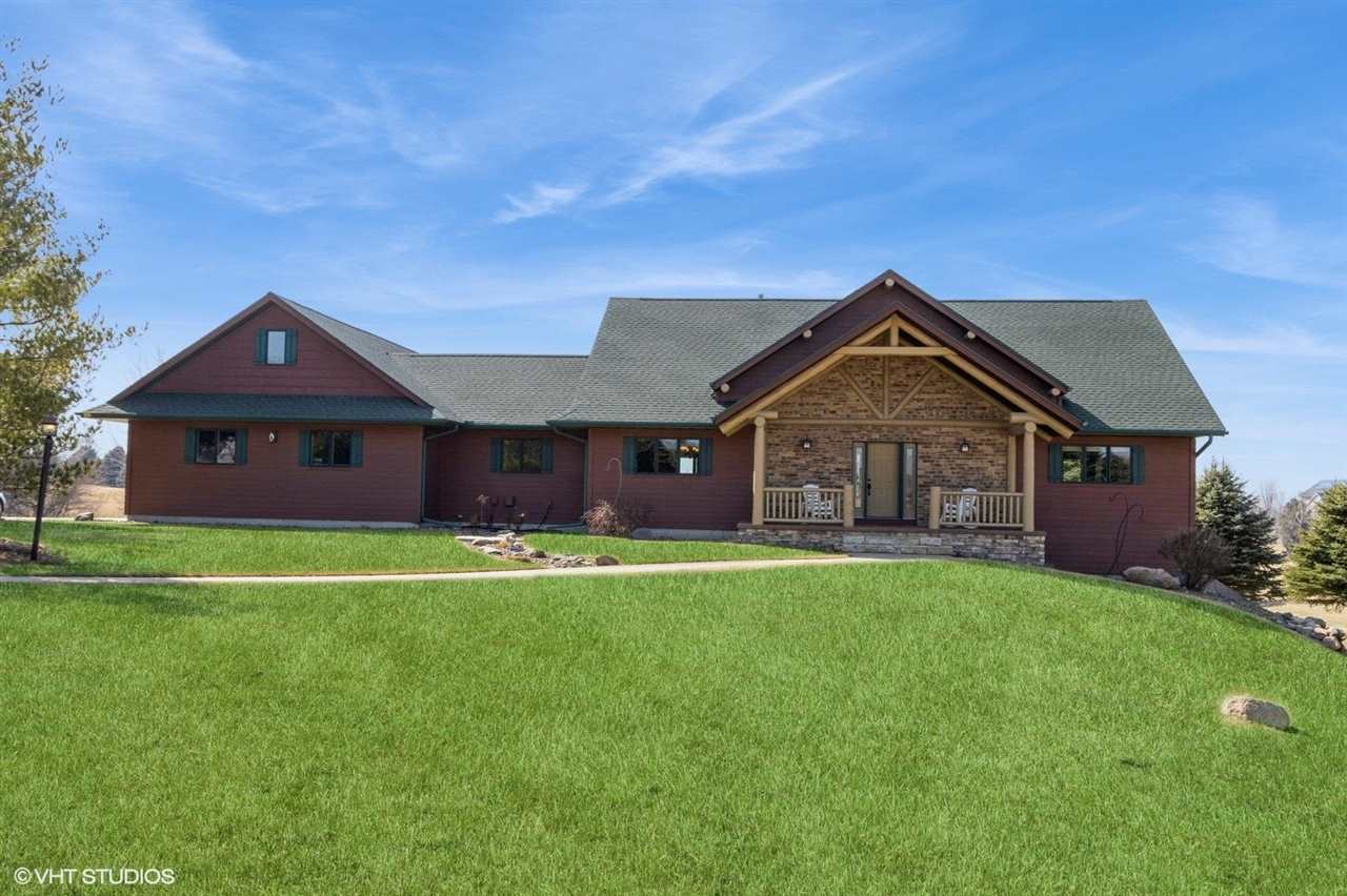Property Photo: 3755 Lacina Dr SW IA 52240