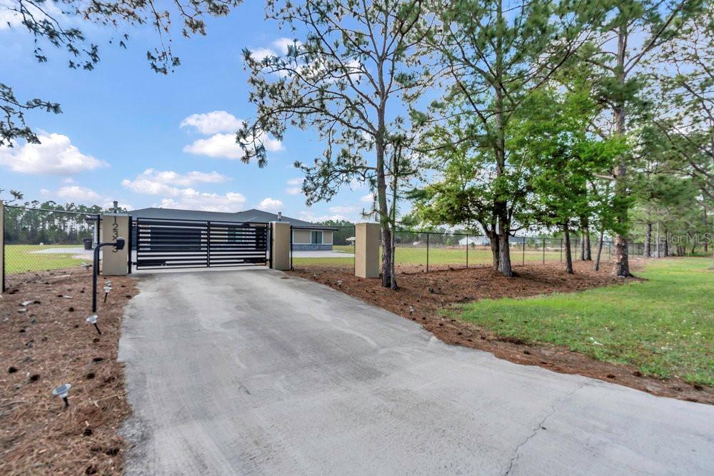 Property Photo:  12323 Sweet Hill Road  FL 33868 