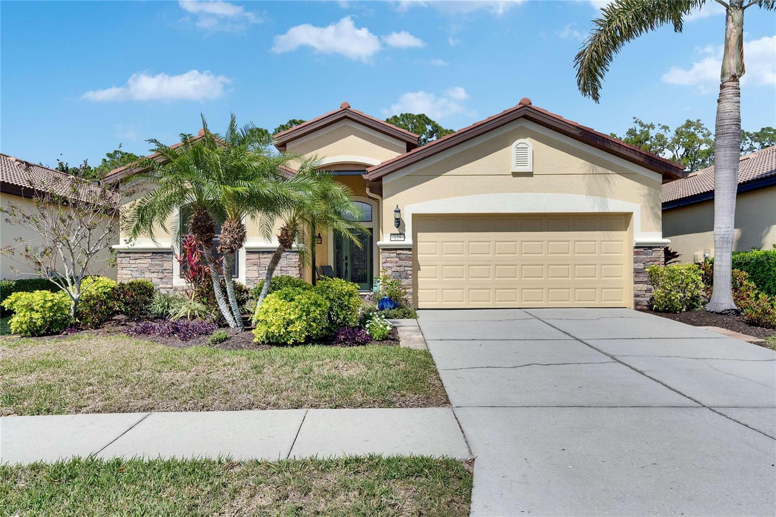 Property Photo: 329 Laurel Falls Drive FL 33572