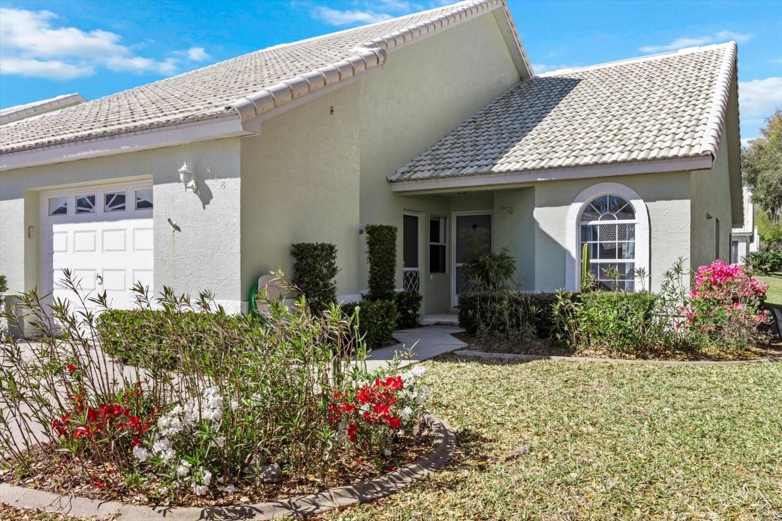 Property Photo:  818 Windermere Boulevard  FL 34453 