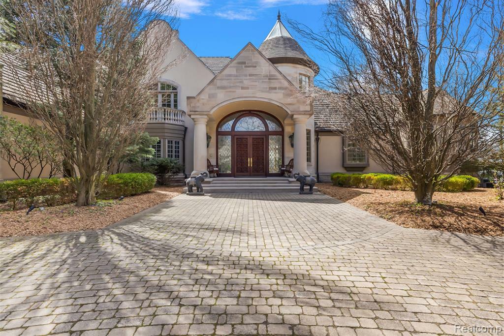 1747 Heron Ridge Drive  Bloomfield Hills MI 48302 0724 photo