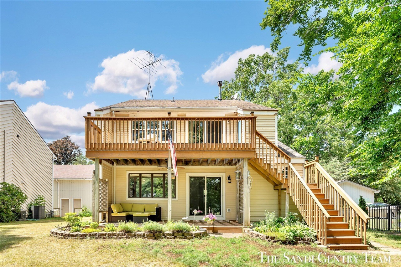 Property Photo:  14200 Green Street 1  MI 49417-9763 