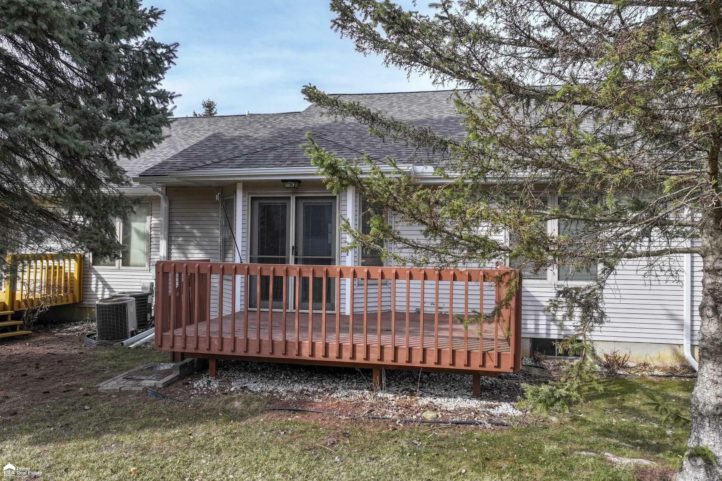 Property Photo: 9428 Rayna Dr Drive MI 48423