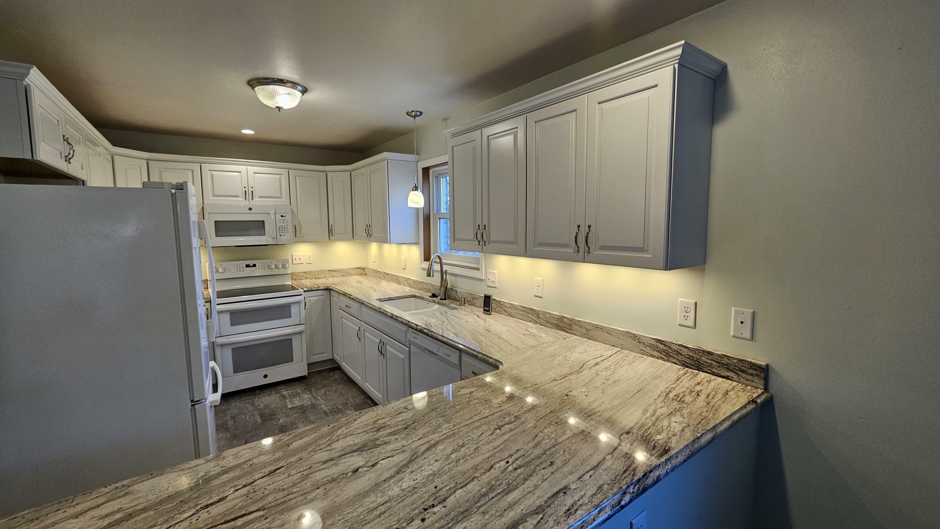 715 Canterberry Ct 102  West Bend WI 53090 photo