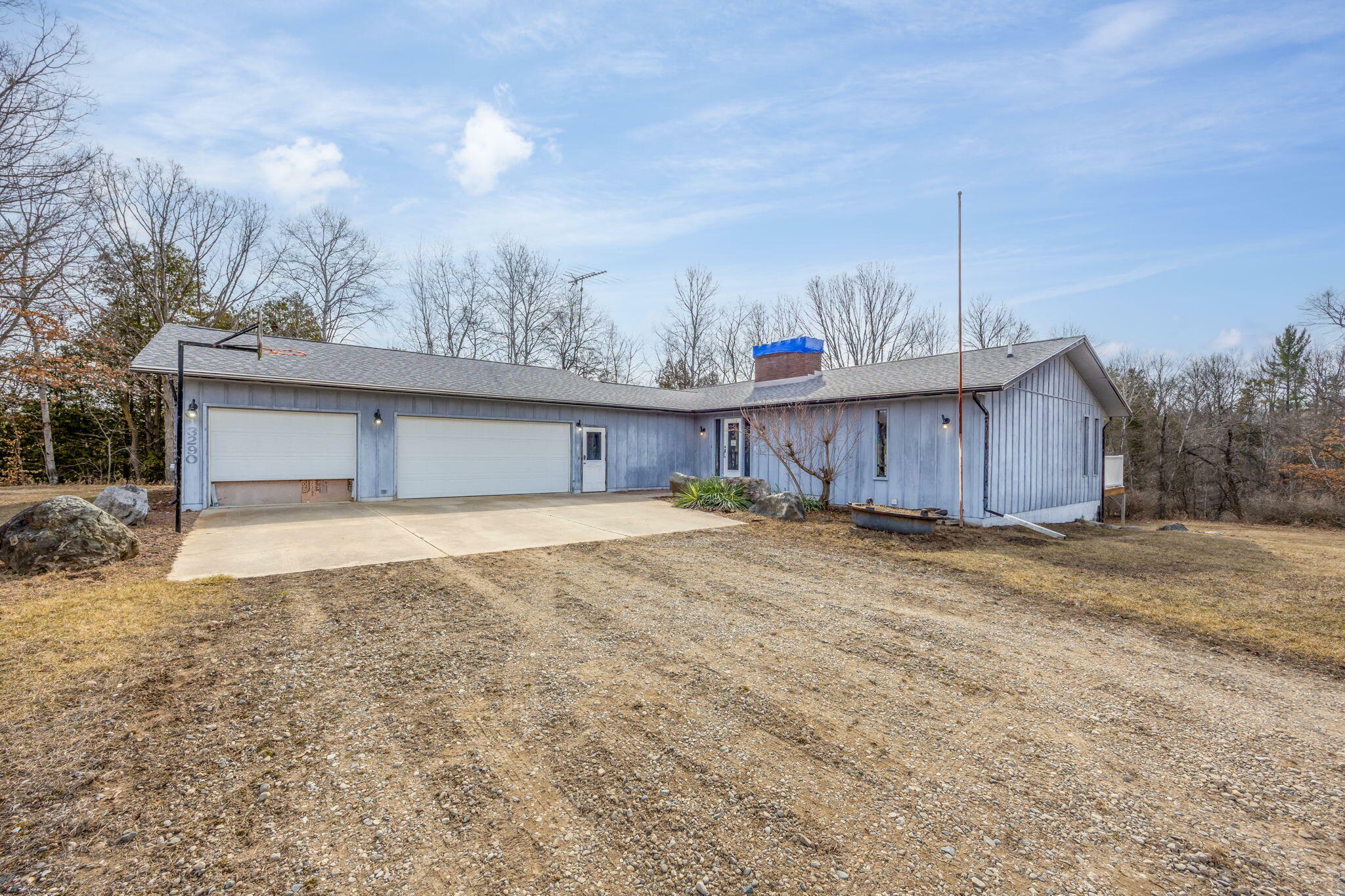 Property Photo: 3290 E River Road MI 48858