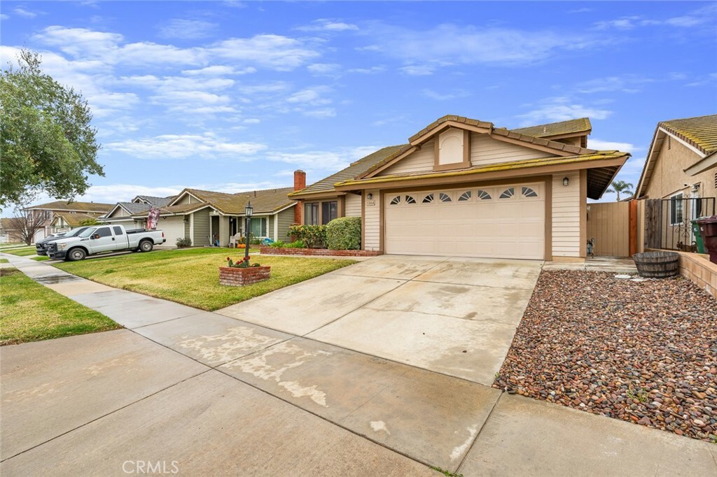 Property Photo:  1864 Providence Way  CA 92878 