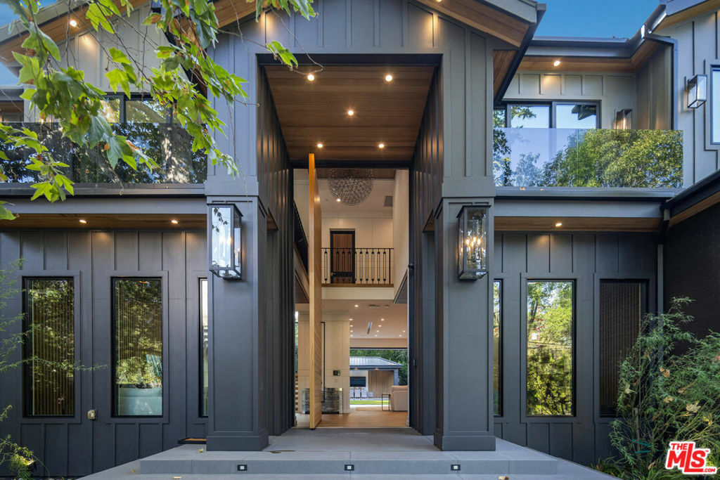 Property Photo: 4565 Encino Avenue CA 91316