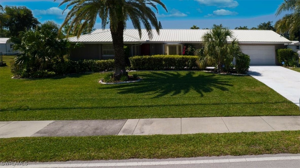 Property Photo:  3724 Country Club Boulevard  FL 33904 