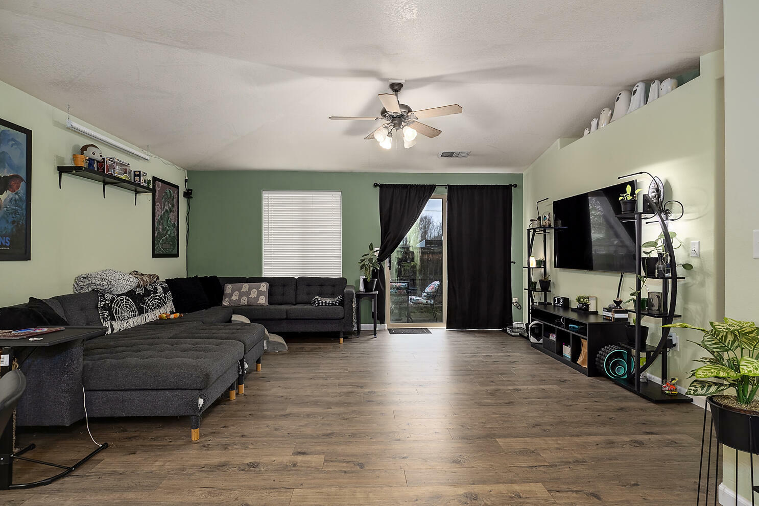 Property Photo: 354 Sandi Way OR 97524