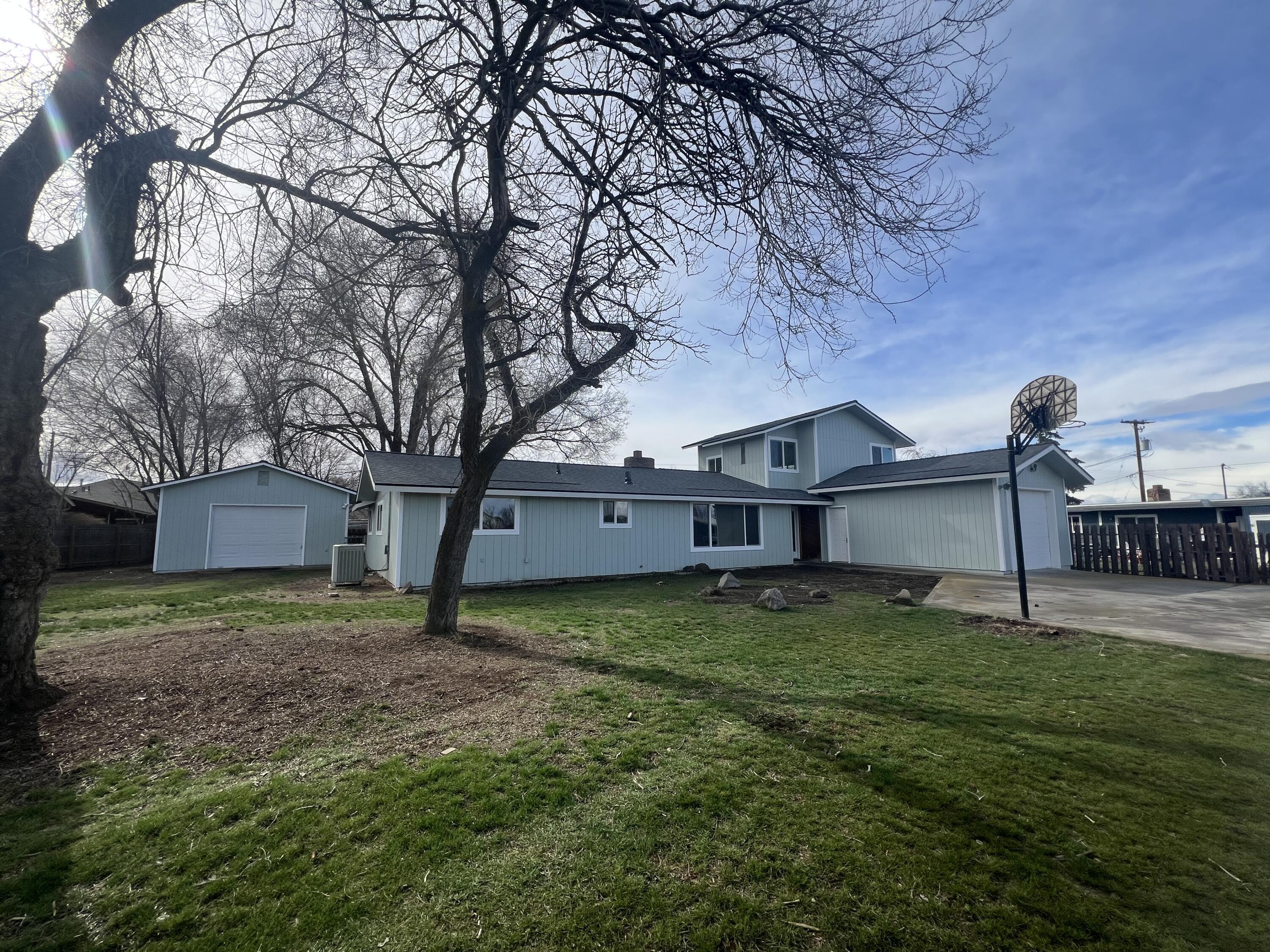 1043 NW Golf Course Drive  Madras OR 97741 photo