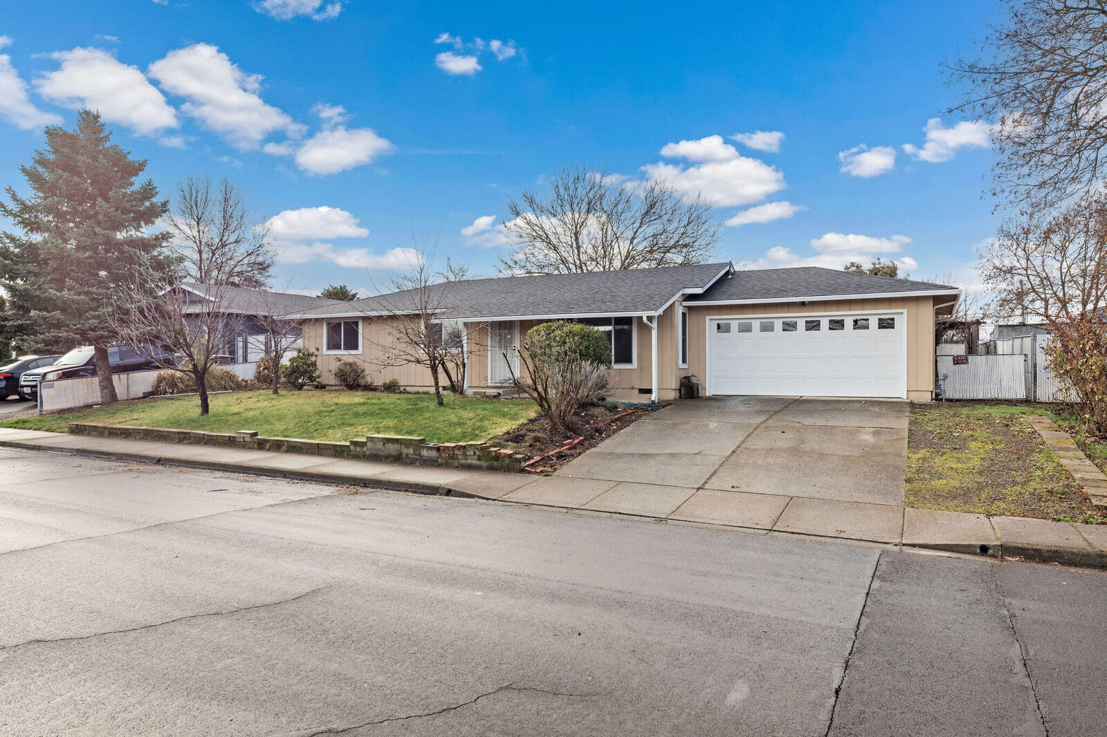 Property Photo: 2760 Terrmont Street OR 97503