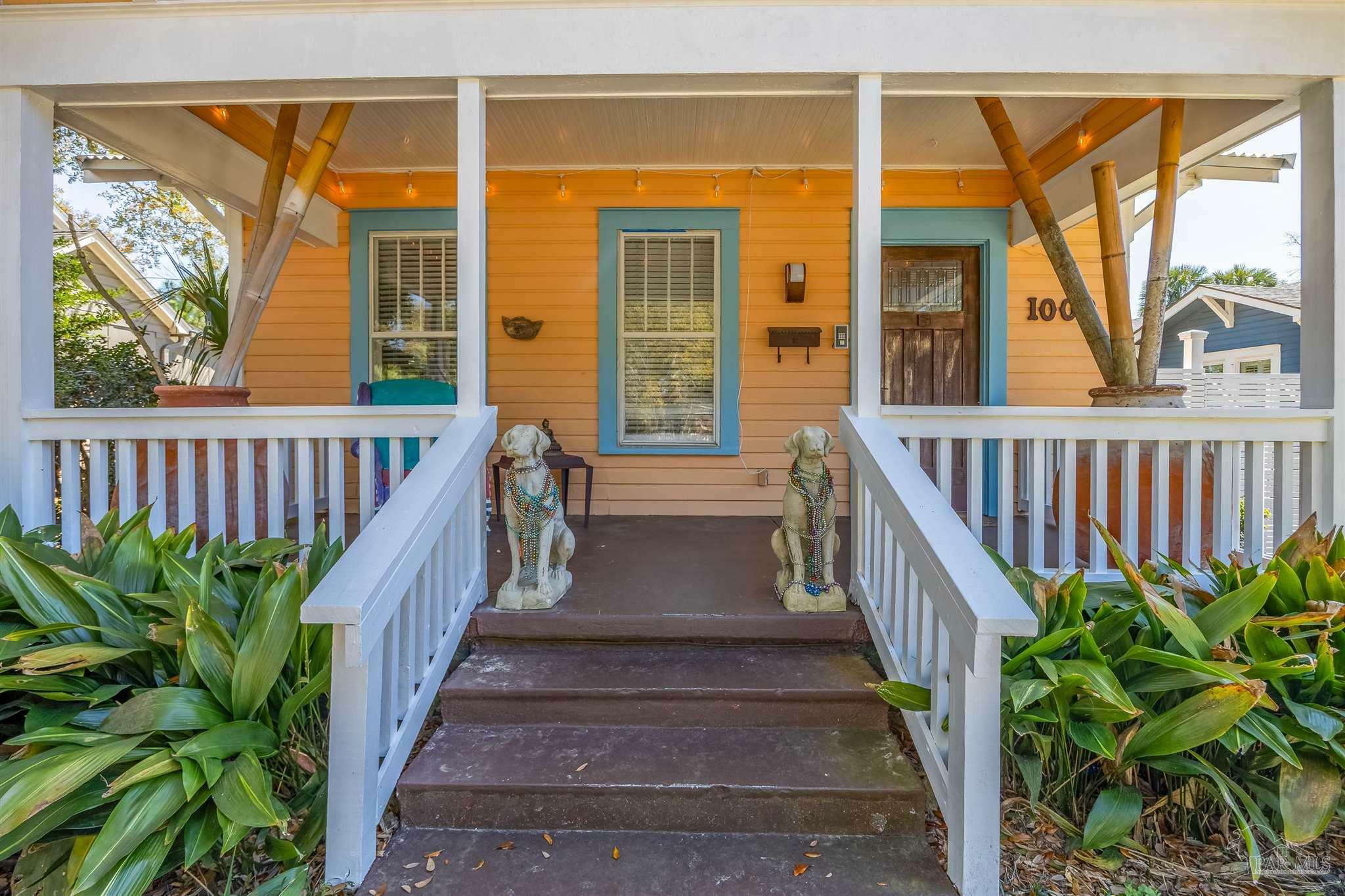 Property Photo: 1009 E Brainerd St FL 32503