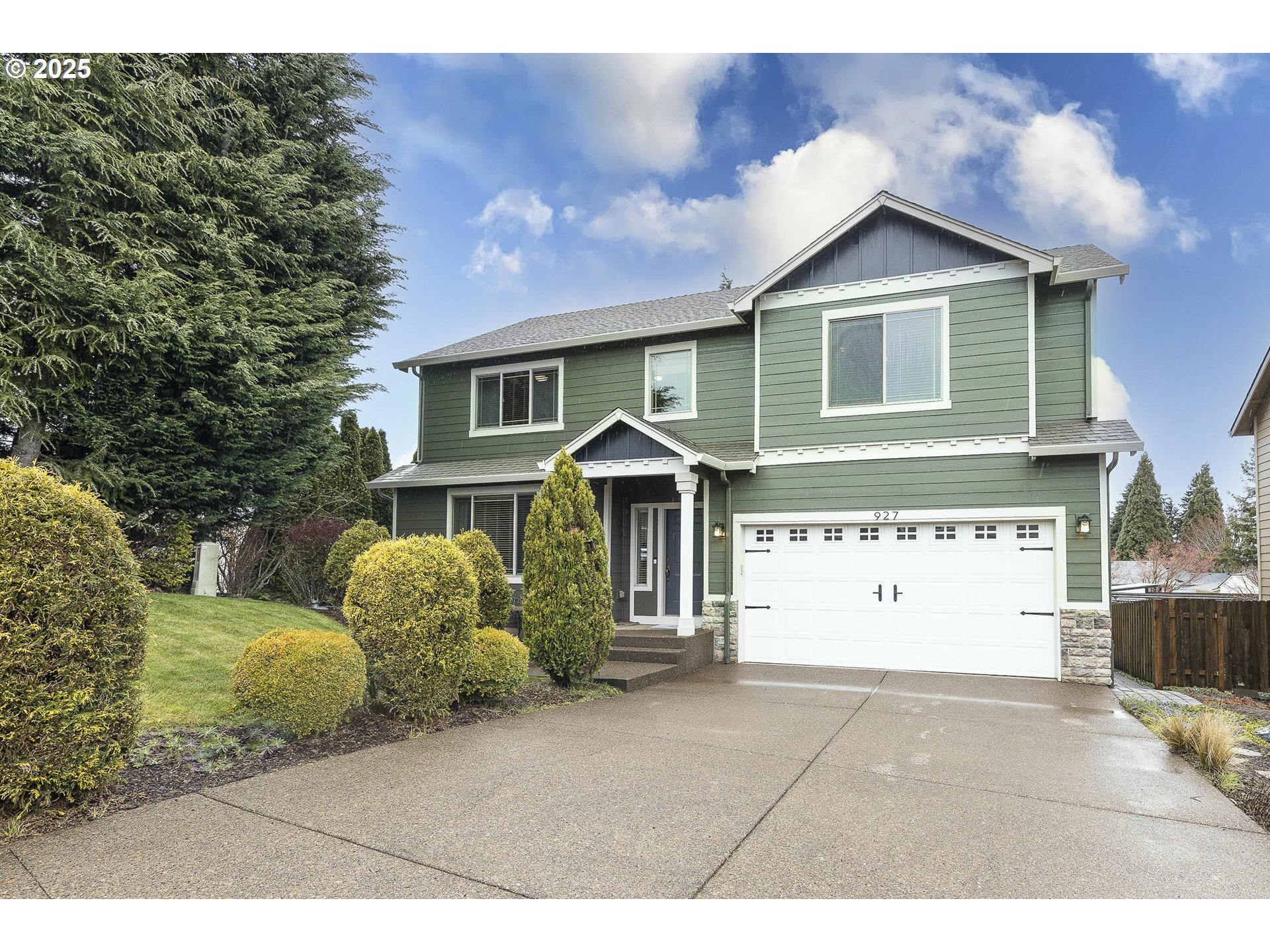 Property Photo: 927 Alina Ave OR 97306