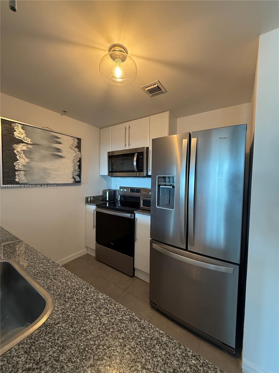Property Photo: 275 NE 18 St 2103 FL 33132