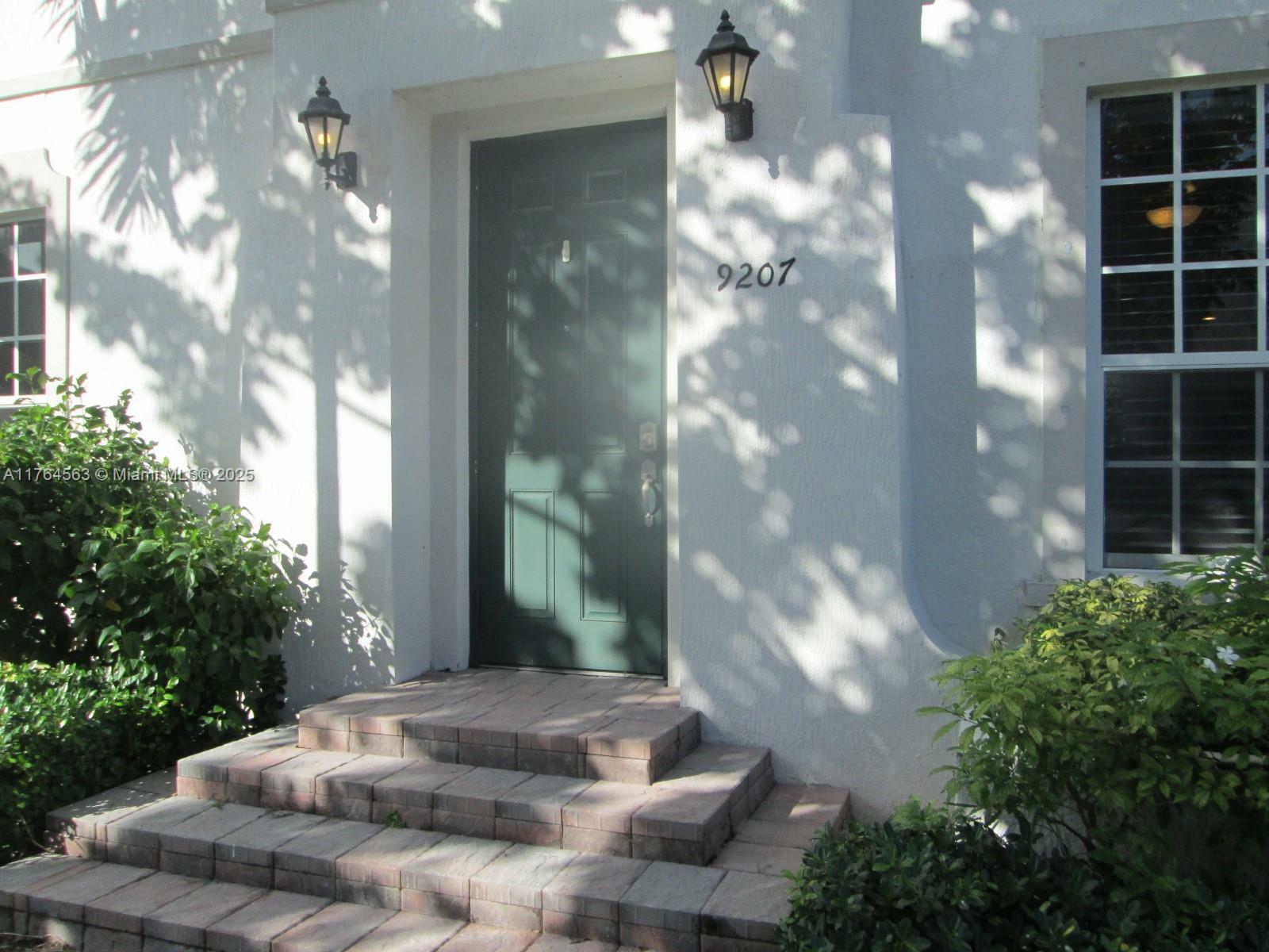 Property Photo: 9207 SW 170th Ave FL 33196