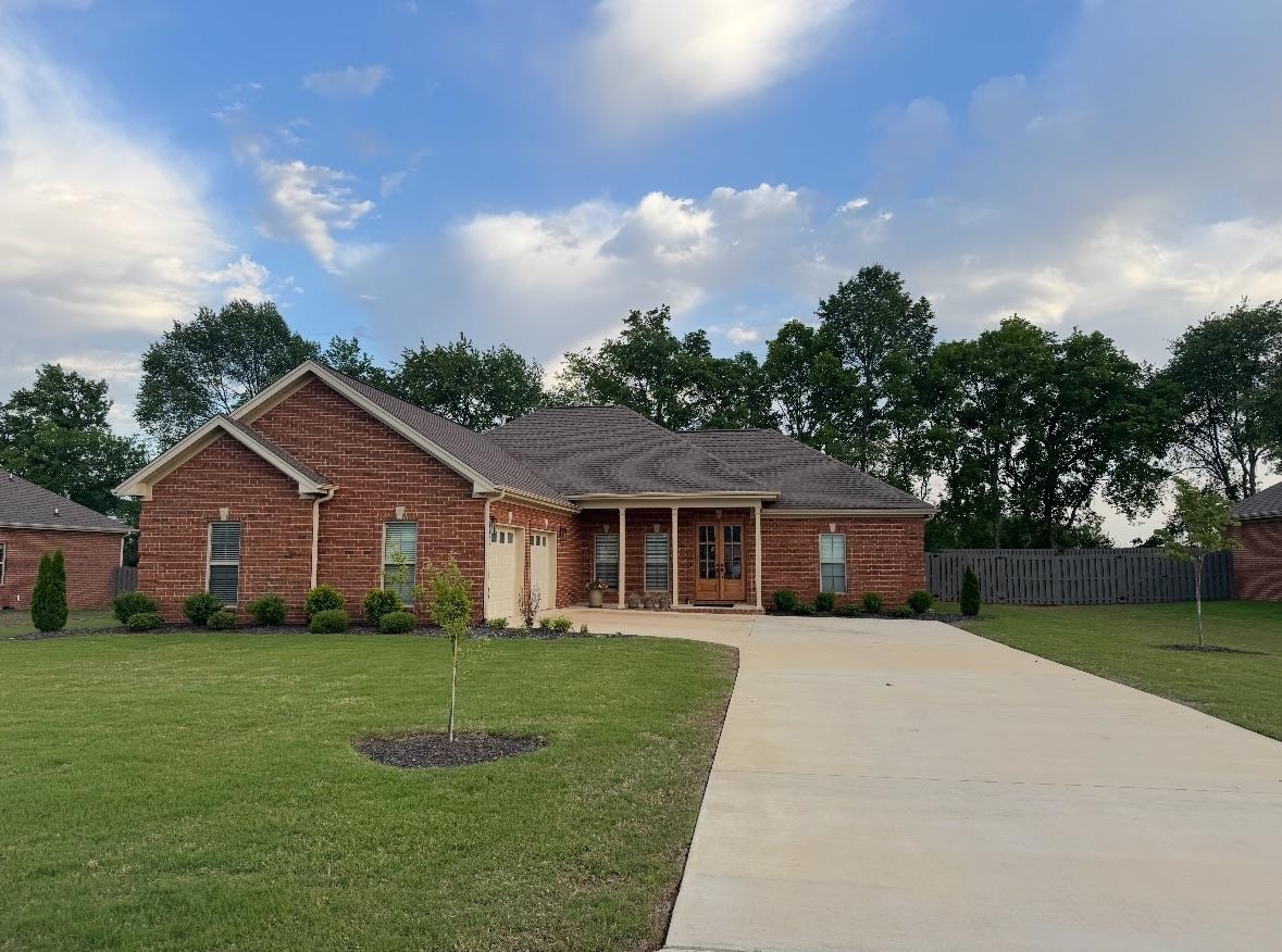 Property Photo: 456 Dartmoor Dr AL 35645 - KILLEN