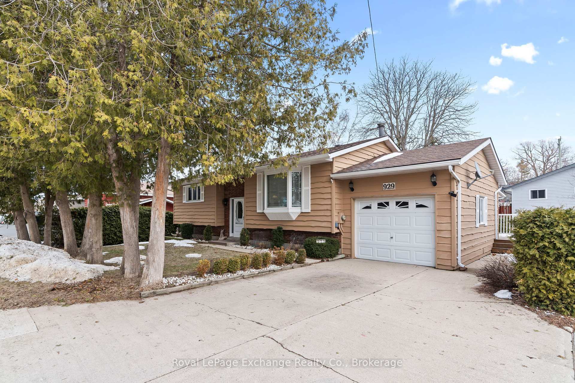 Property Photo: 929 Saugeen Street ON N2Z 1A9