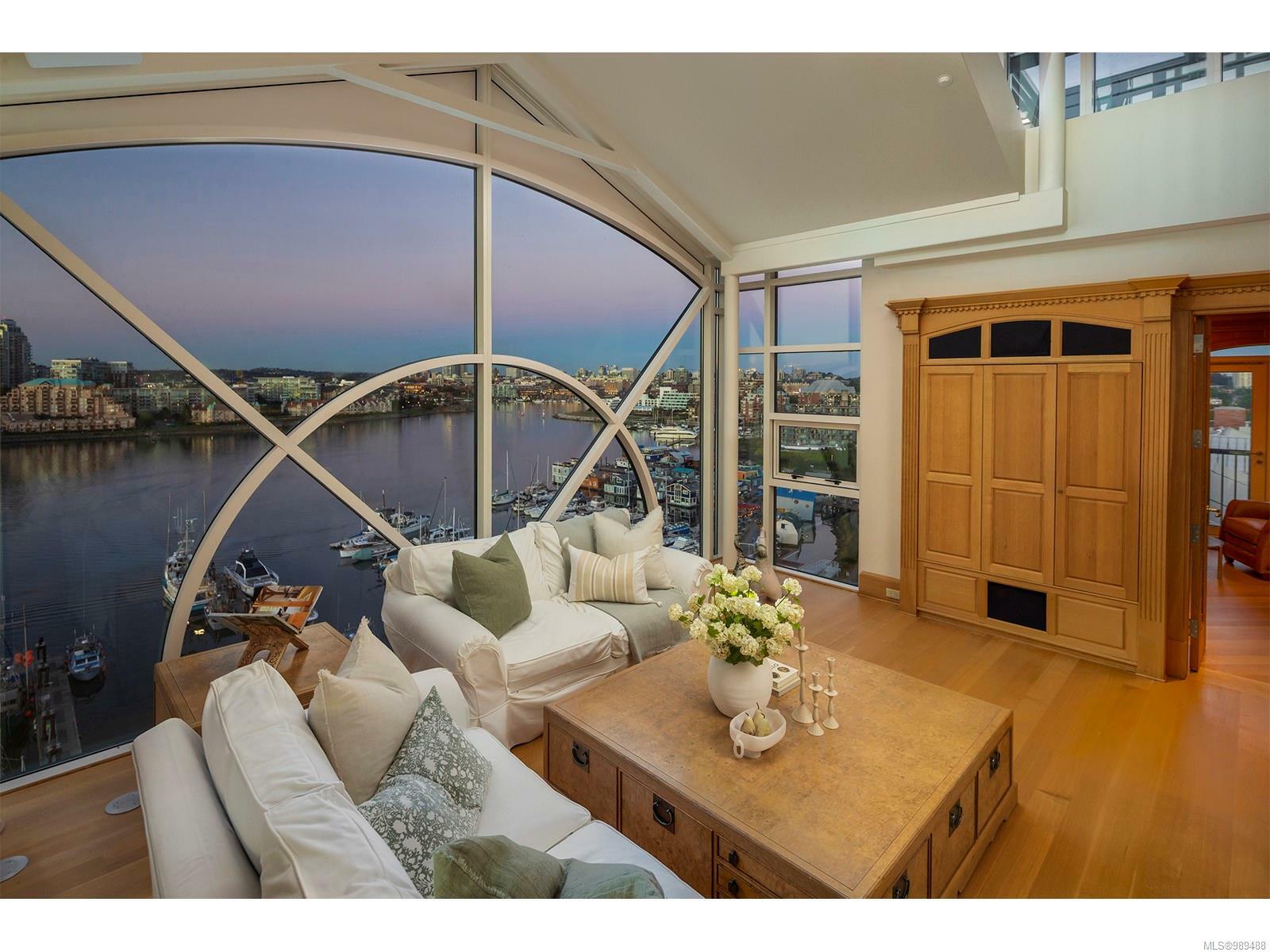 Property Photo: 21 Dallas Rd 1201 BC V8V 4Z9