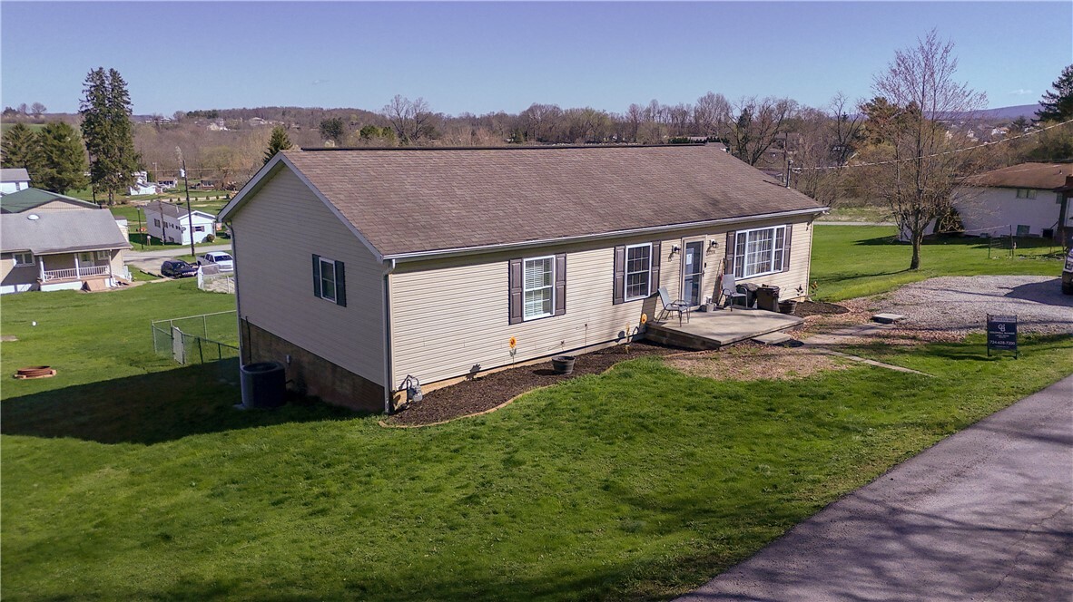 Property Photo: 1708 Frank St PA 15425
