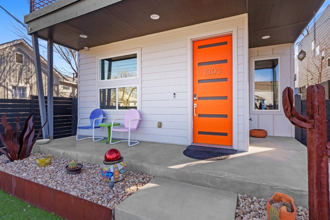 Property Photo: 1303 Cedar Avenue TX 78702