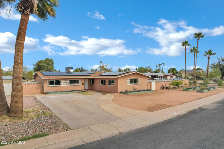 3222 W Hearn Road  Phoenix AZ 85053 photo