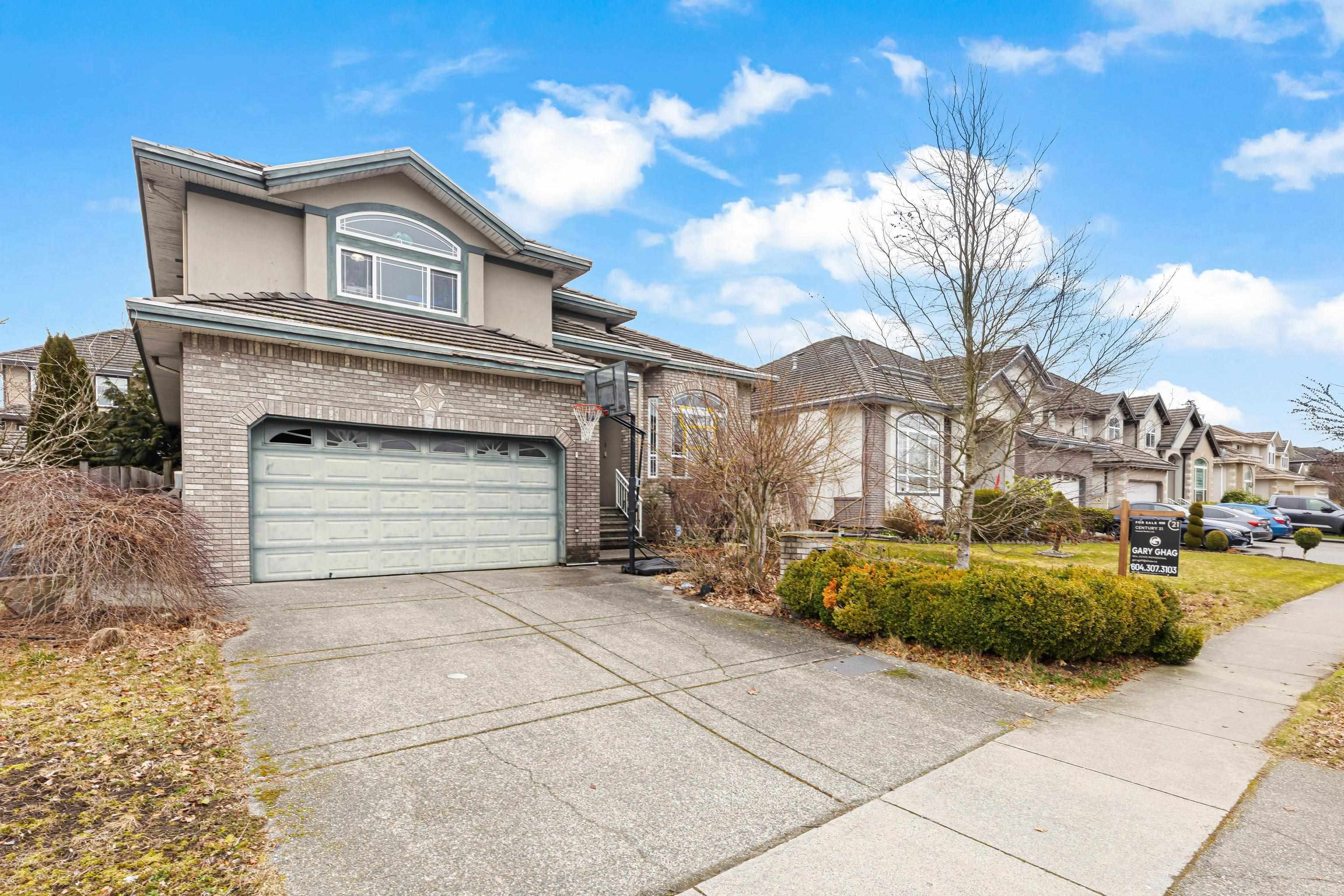 12733 61 Avenue  Surrey BC V3X 3M6 photo