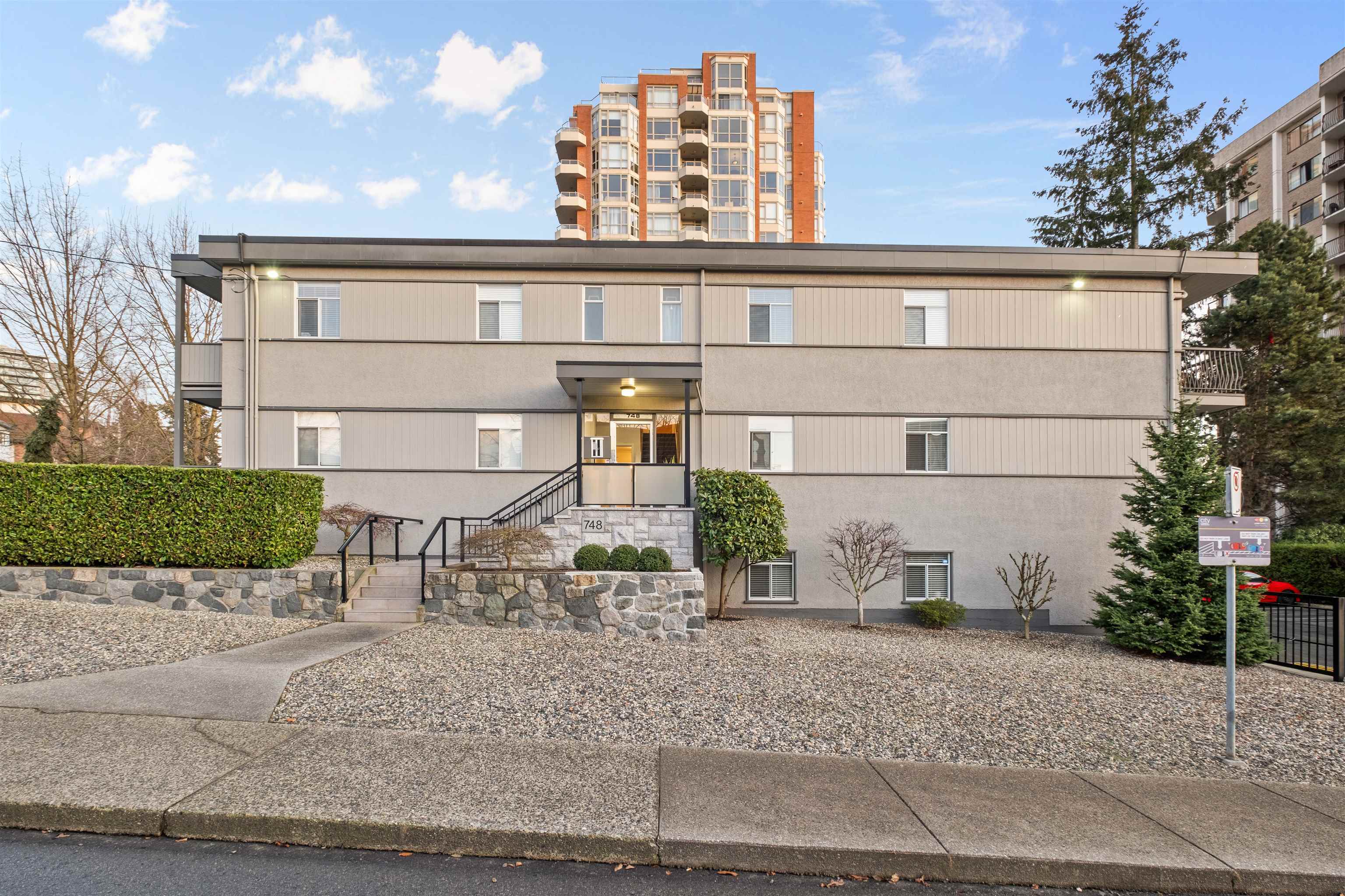 Property Photo: 748 Chesterfield Avenue BC V7M 2M6