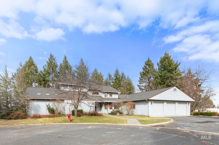 1715 Atsirk Street  Moscow ID 83843 photo