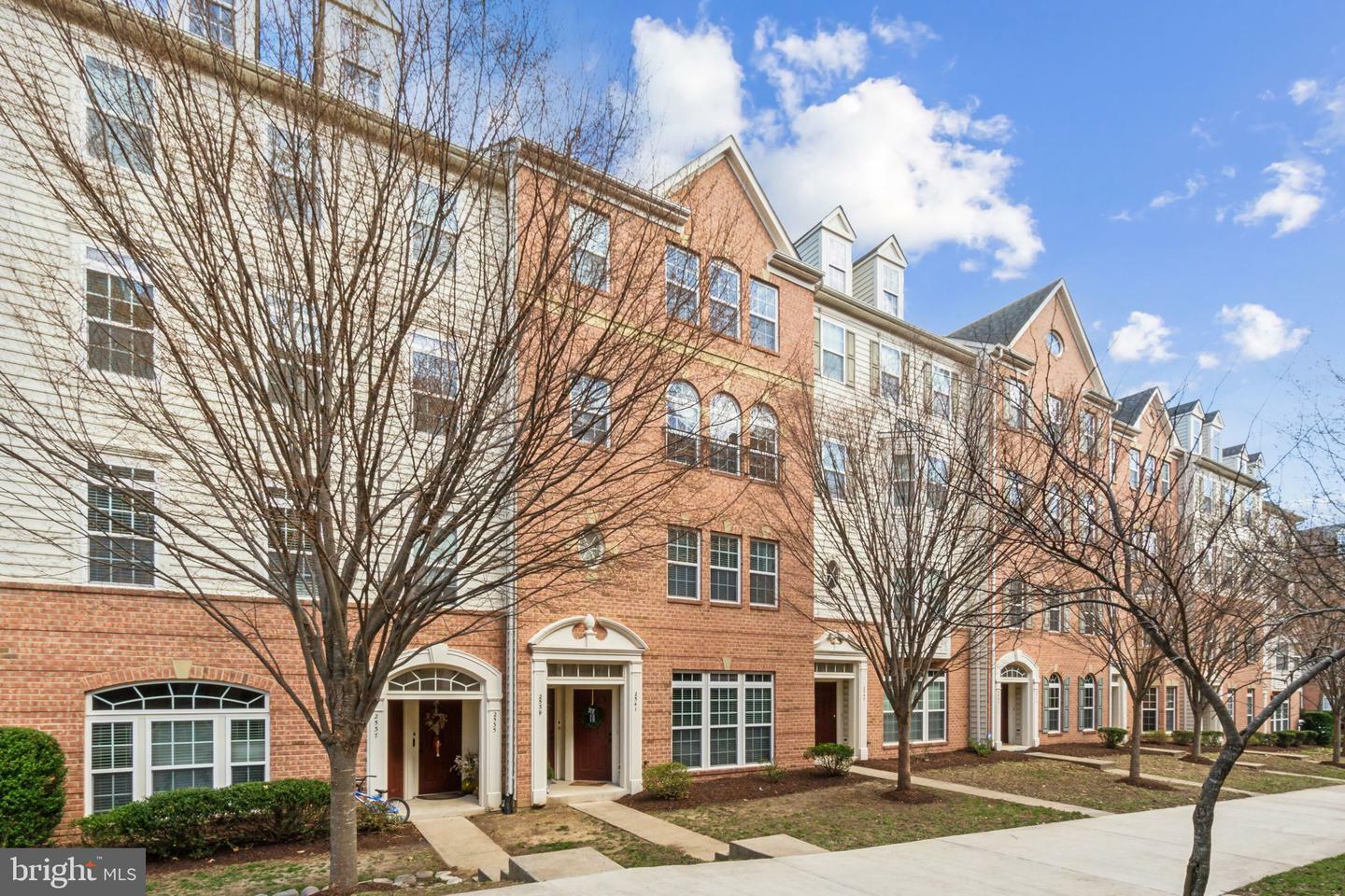 Property Photo: 2541 Eastbourne Drive 256 VA 22191