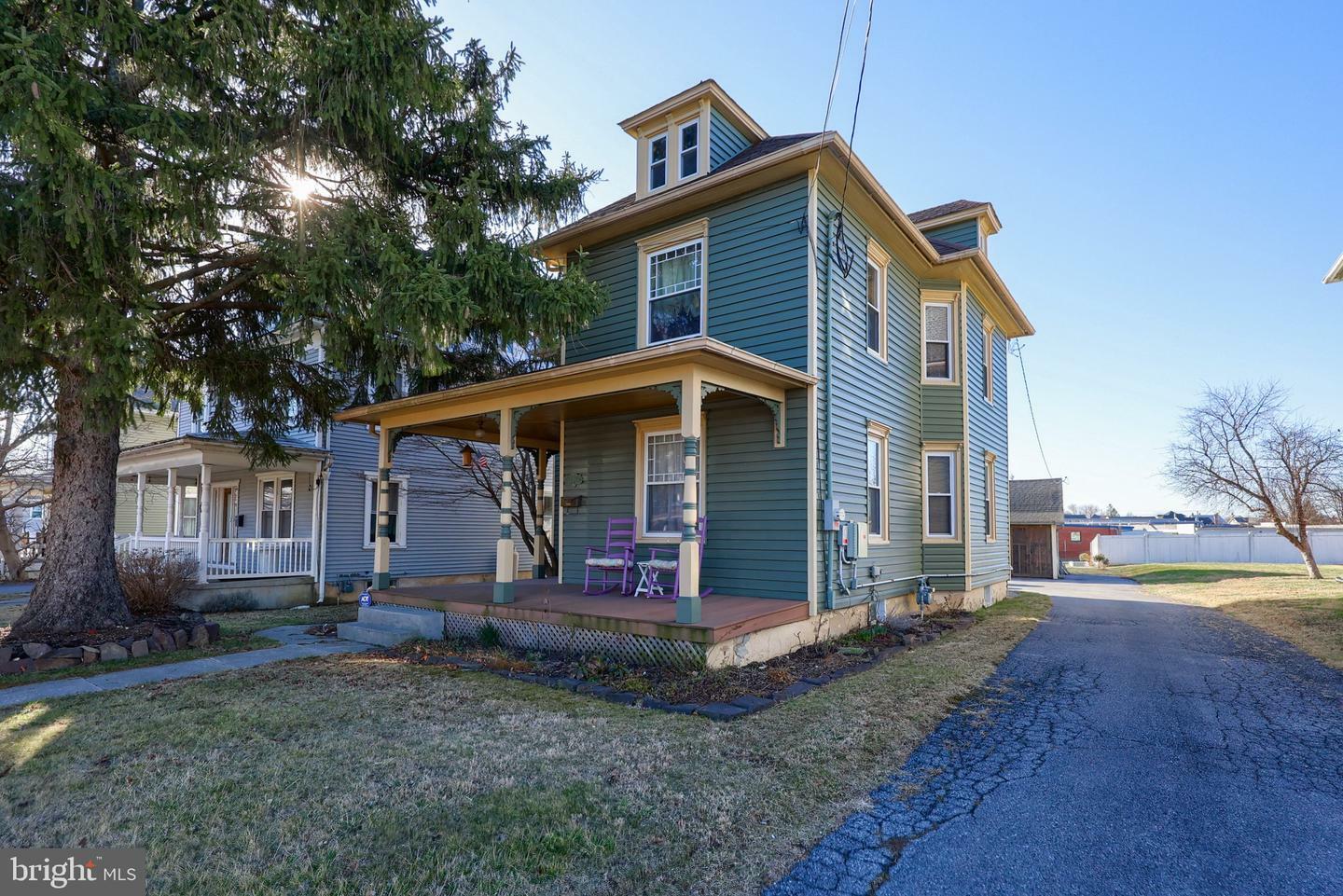 358 E Main Street  New Holland PA 17557 photo