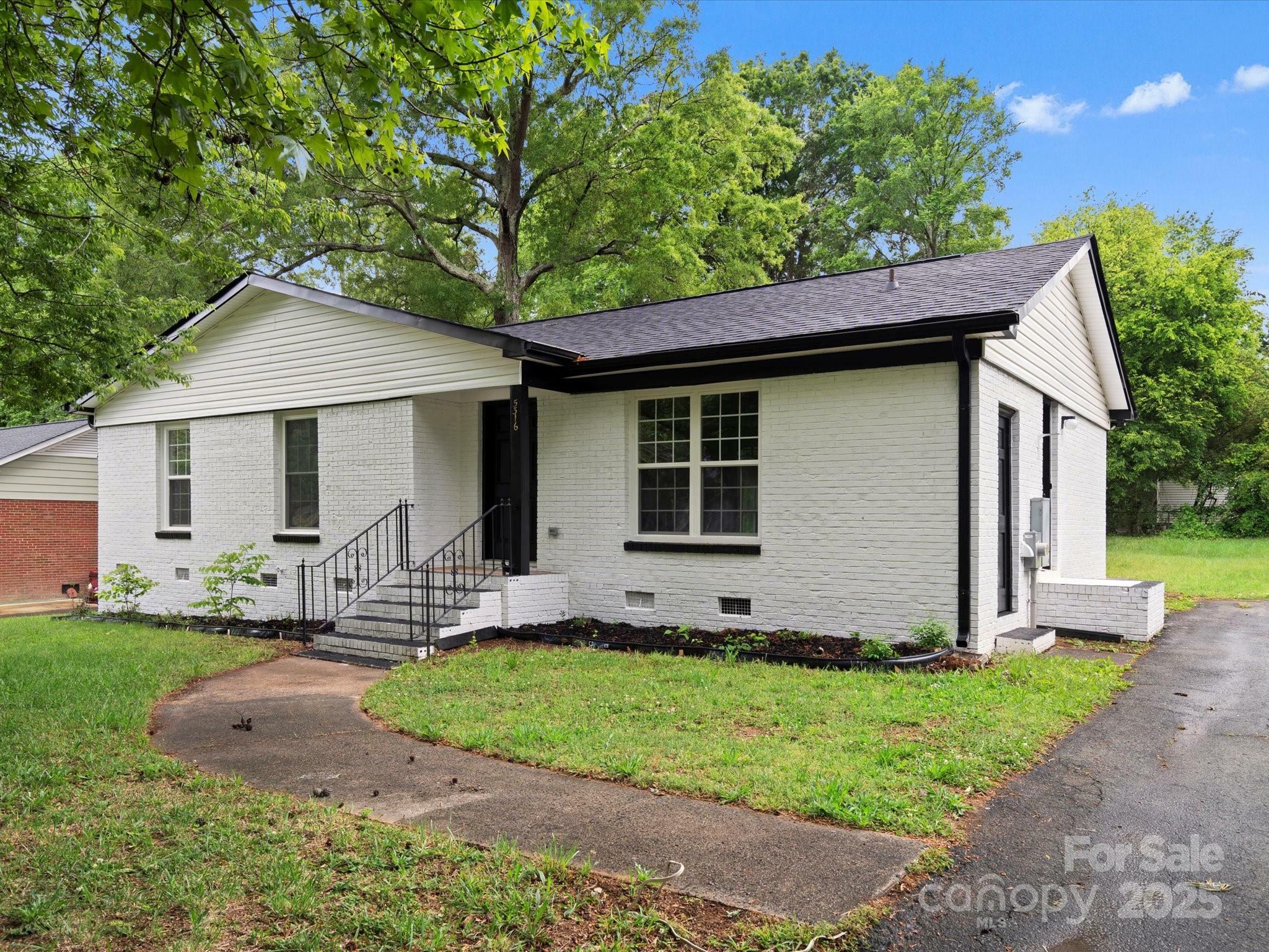 Property Photo: 5316 Rupert Lane NC 28215