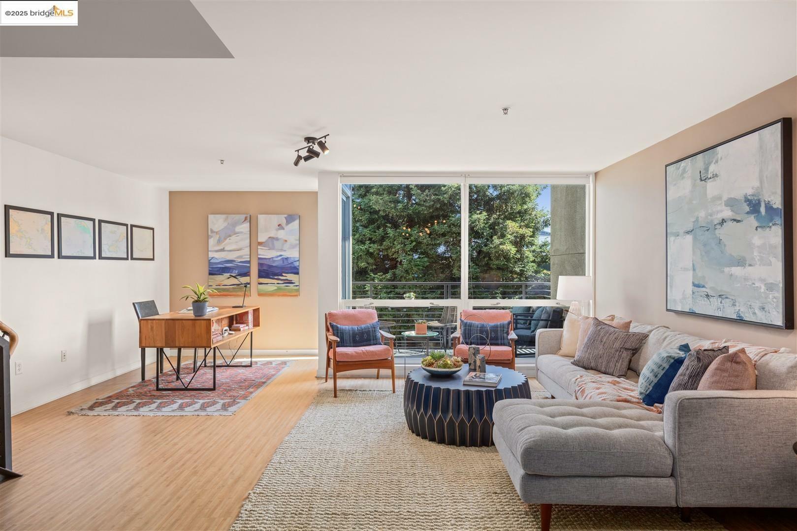 Property Photo: 1007 41st St 421 CA 94608