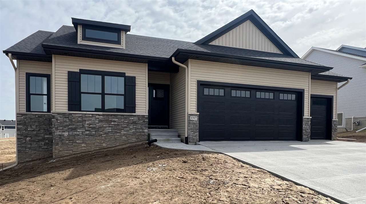 Property Photo: 1317 E Gable Way IA 52340