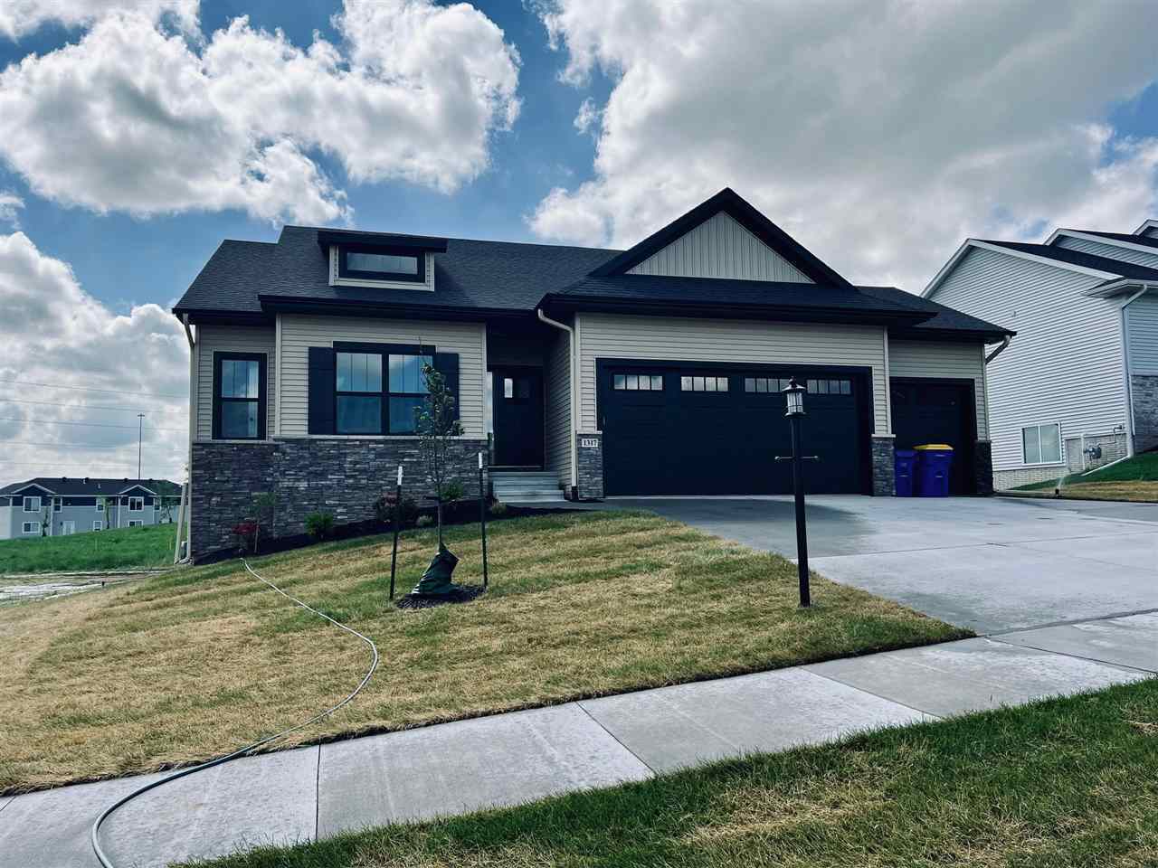 Property Photo:  1317 E Gable Way  IA 52340 