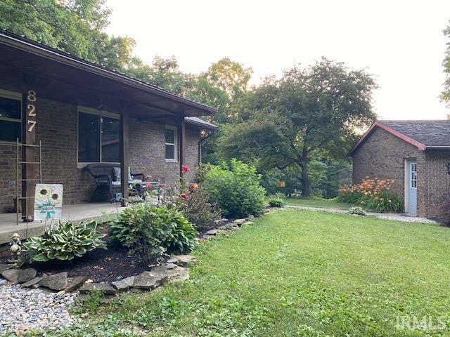Property Photo: 827 S Dogwood Lane IN 47670